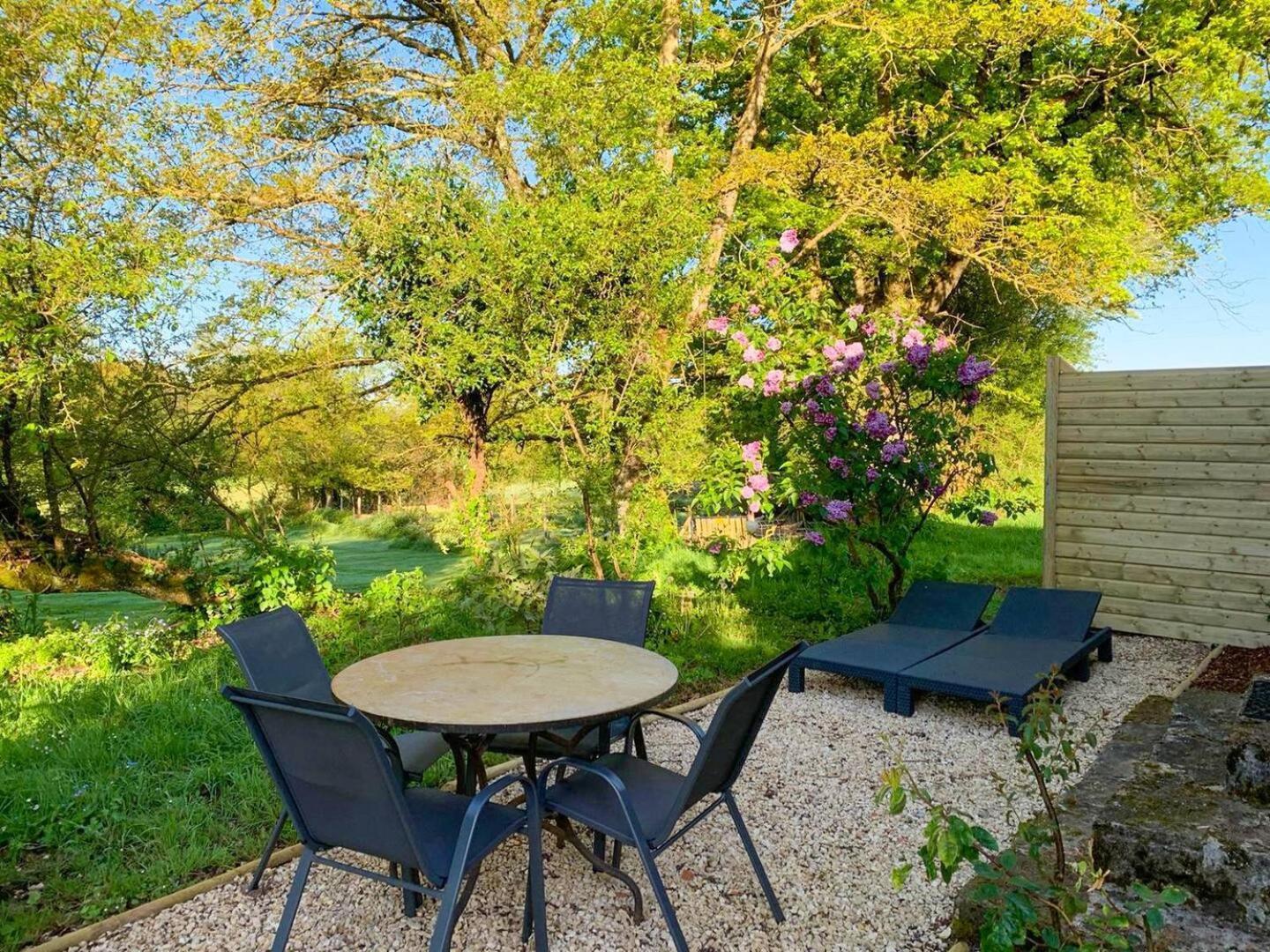 Le Clos Des Ecorcins - Terrasse - Parking Prive Saint-Amand-sur-Sevre Exterior foto